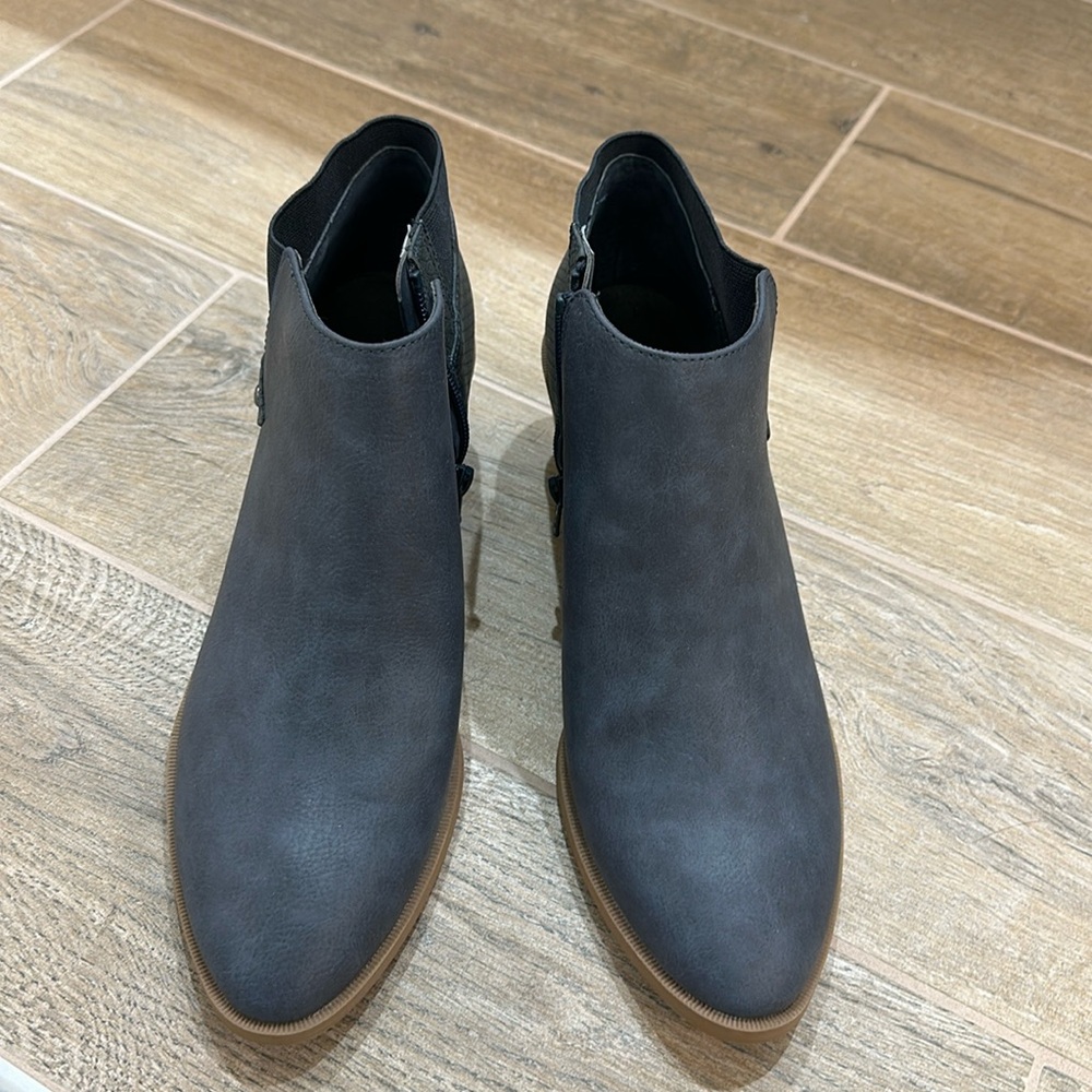 Simply Vera Women’s Vienna Blue Ankle Boots Size 10M